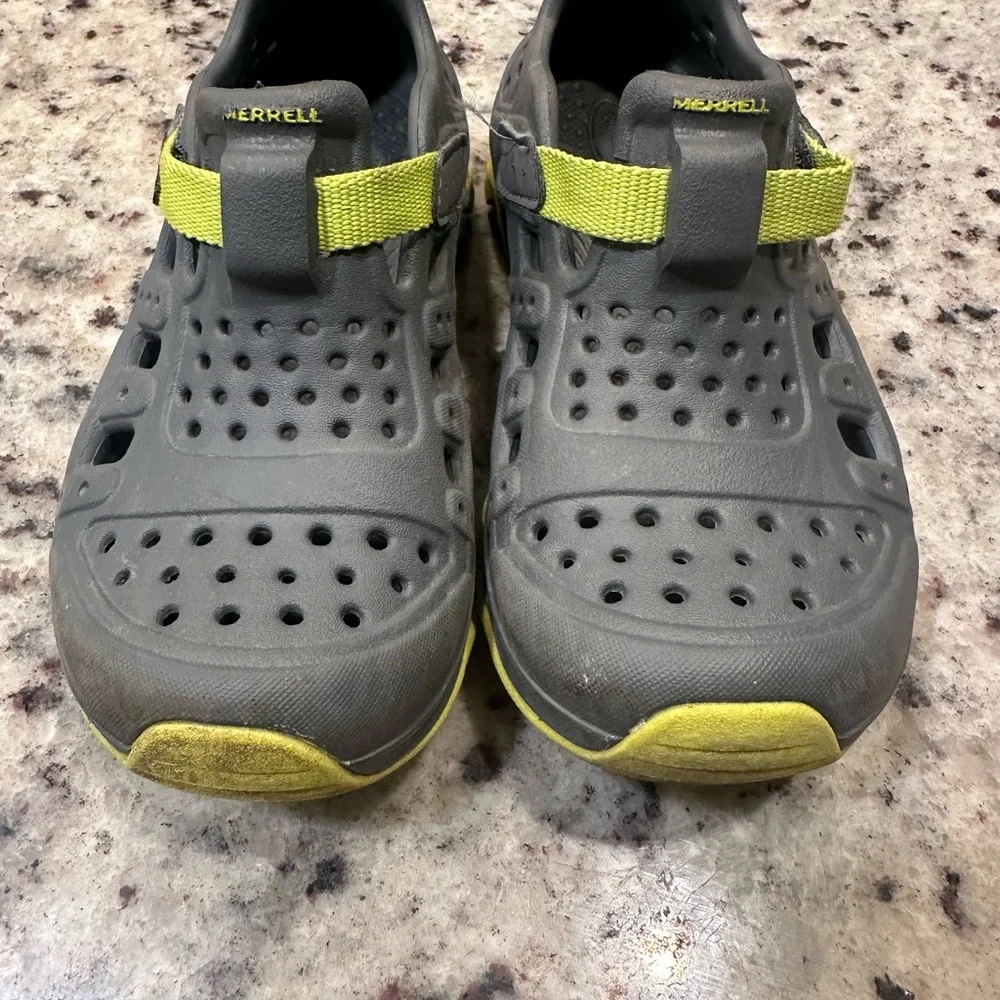 Merrell Kids Gray and Yellow Water Shoes with Strap